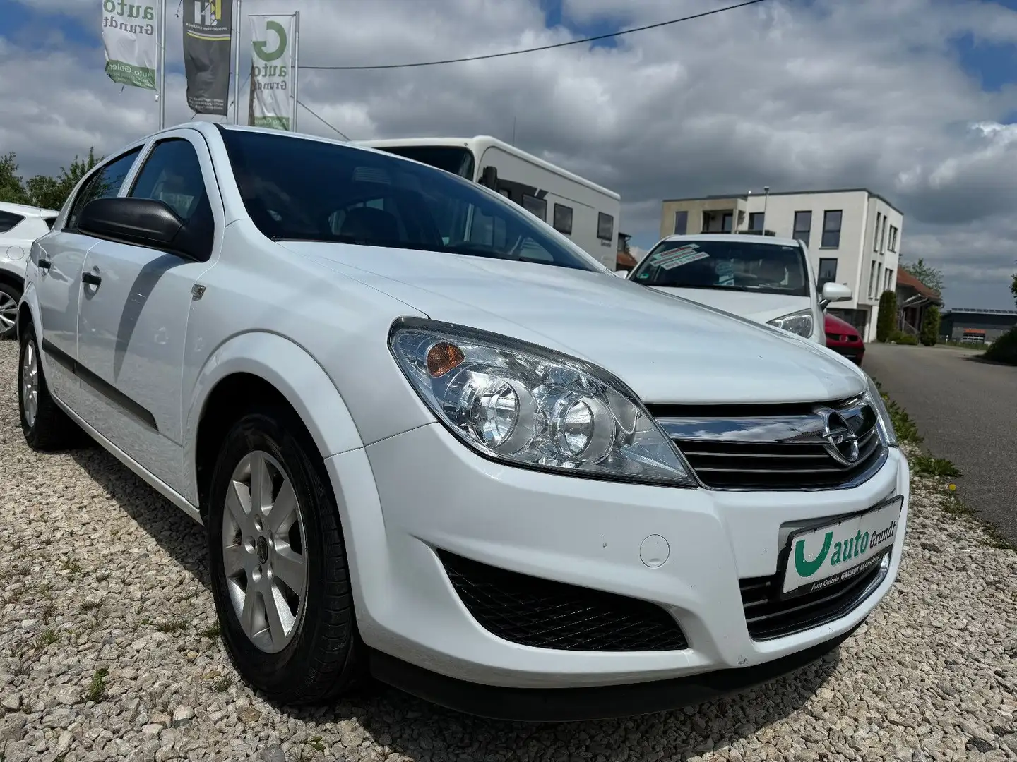 Opel Astra H Lim. Selection "110 Jahre" Blanc - 1
