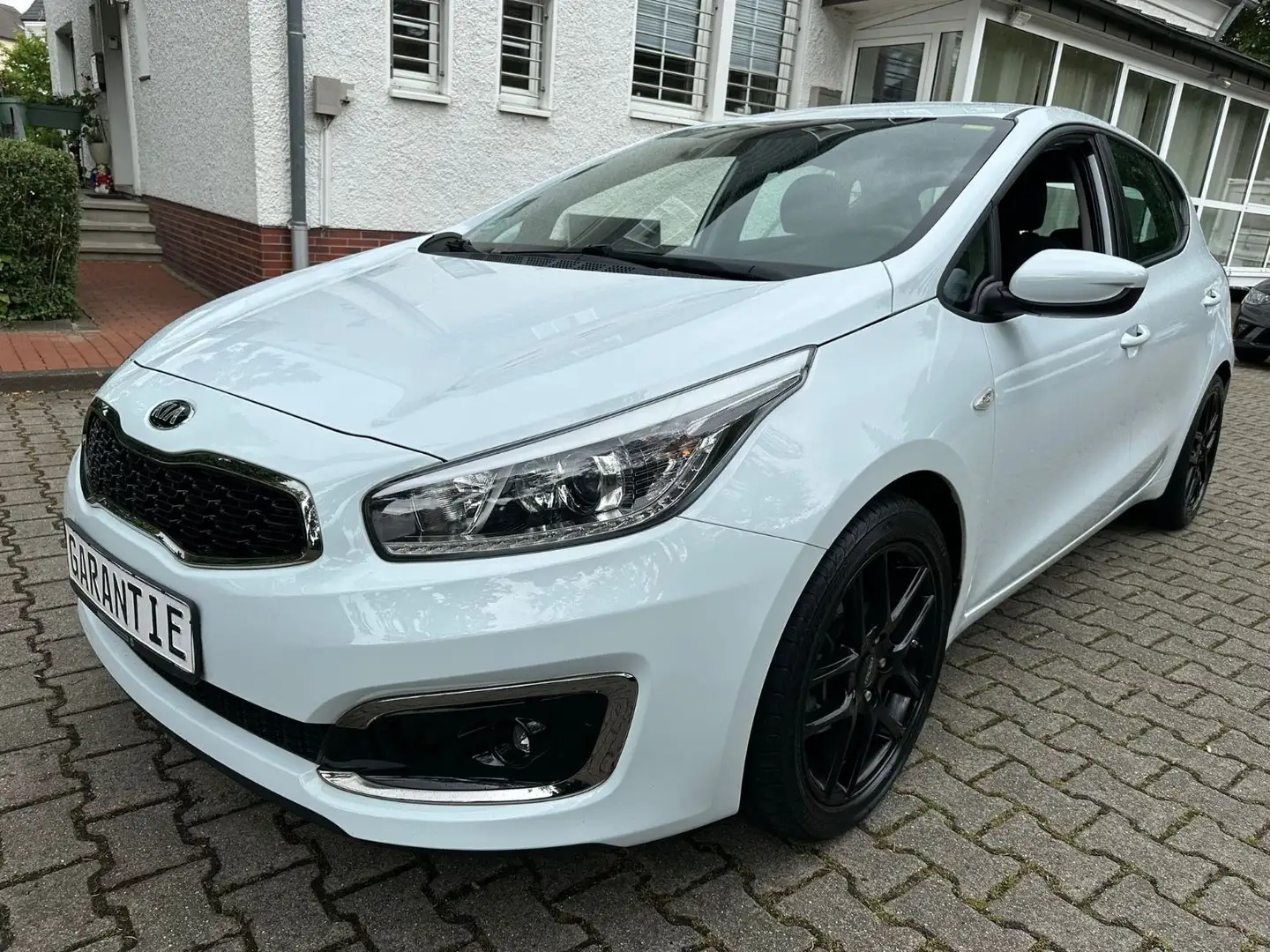 Kia Ceed / cee'd /UEFA/36.000km/Navi/Kamera/Garantie/ Weiß - 1