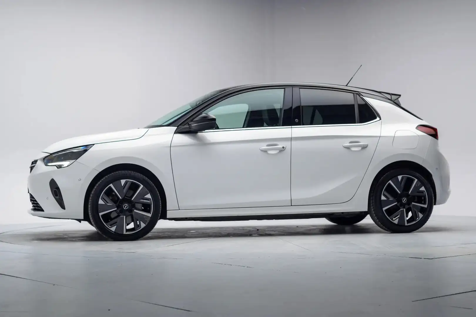 Opel Corsa GS Line50 kWh 3-Fase Aut. [ Navi Full LED Camera ] Wit - 2