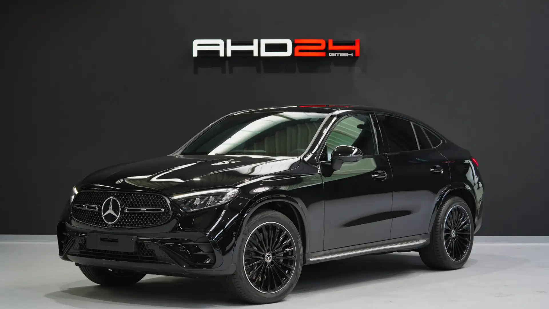 Mercedes-Benz GLC 300 GLC 300 AMG Coupe Red Interior Panorama MY2025 - 1