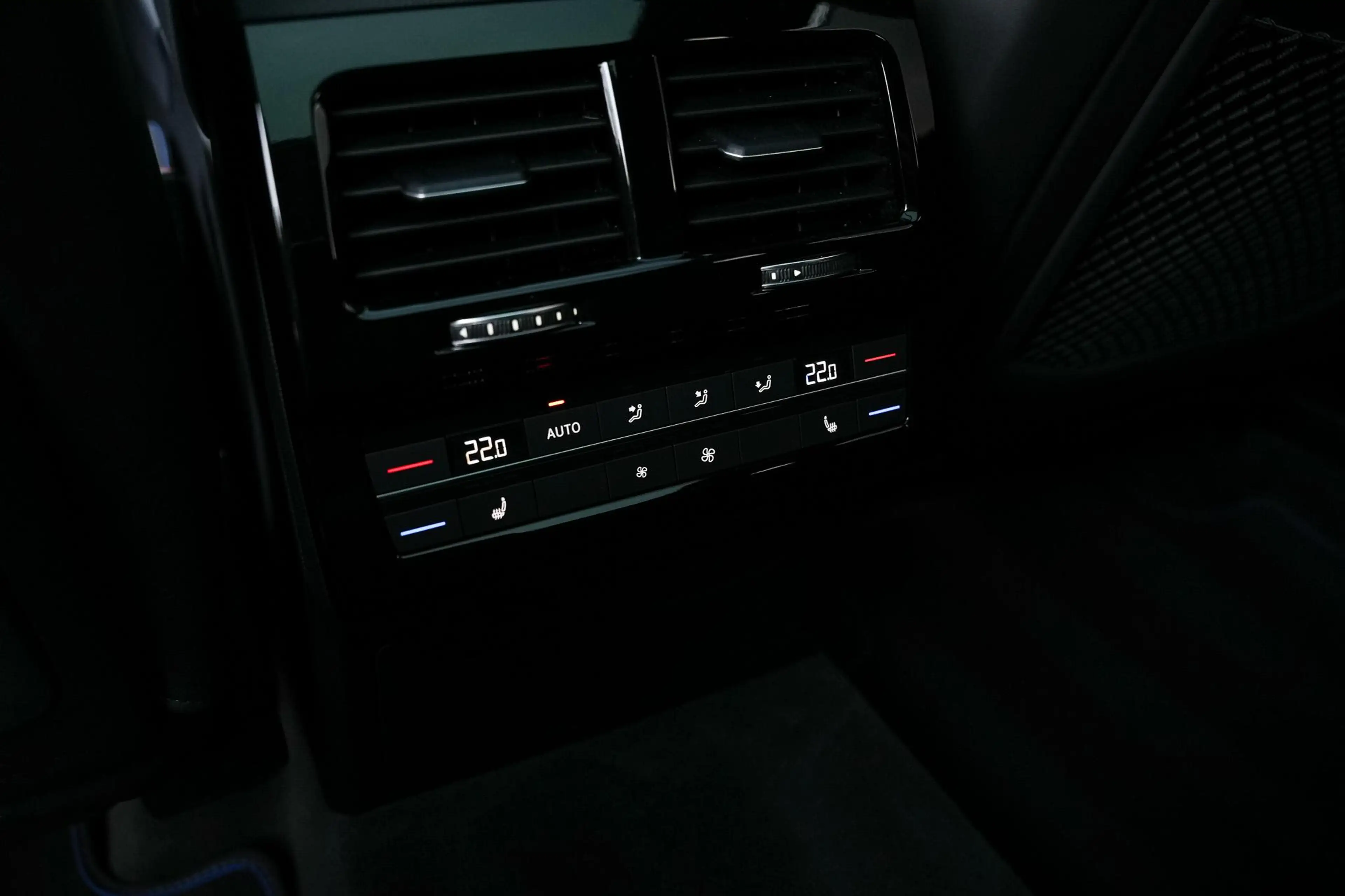 Volkswagen Touareg 3.0 TSi eHybrid 4MOTION R design | Luchtvering | P — photo 19