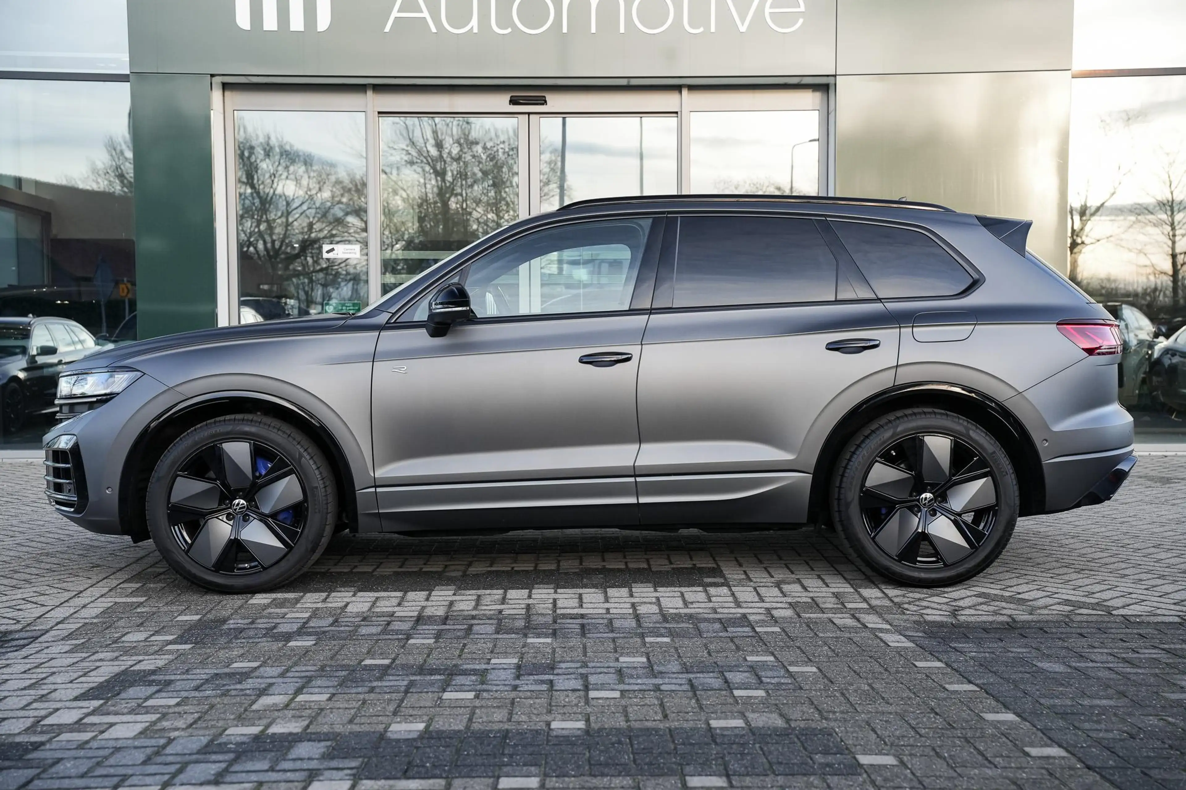 Volkswagen Touareg 3.0 TSi eHybrid 4MOTION R design | Luchtvering | P — photo 3