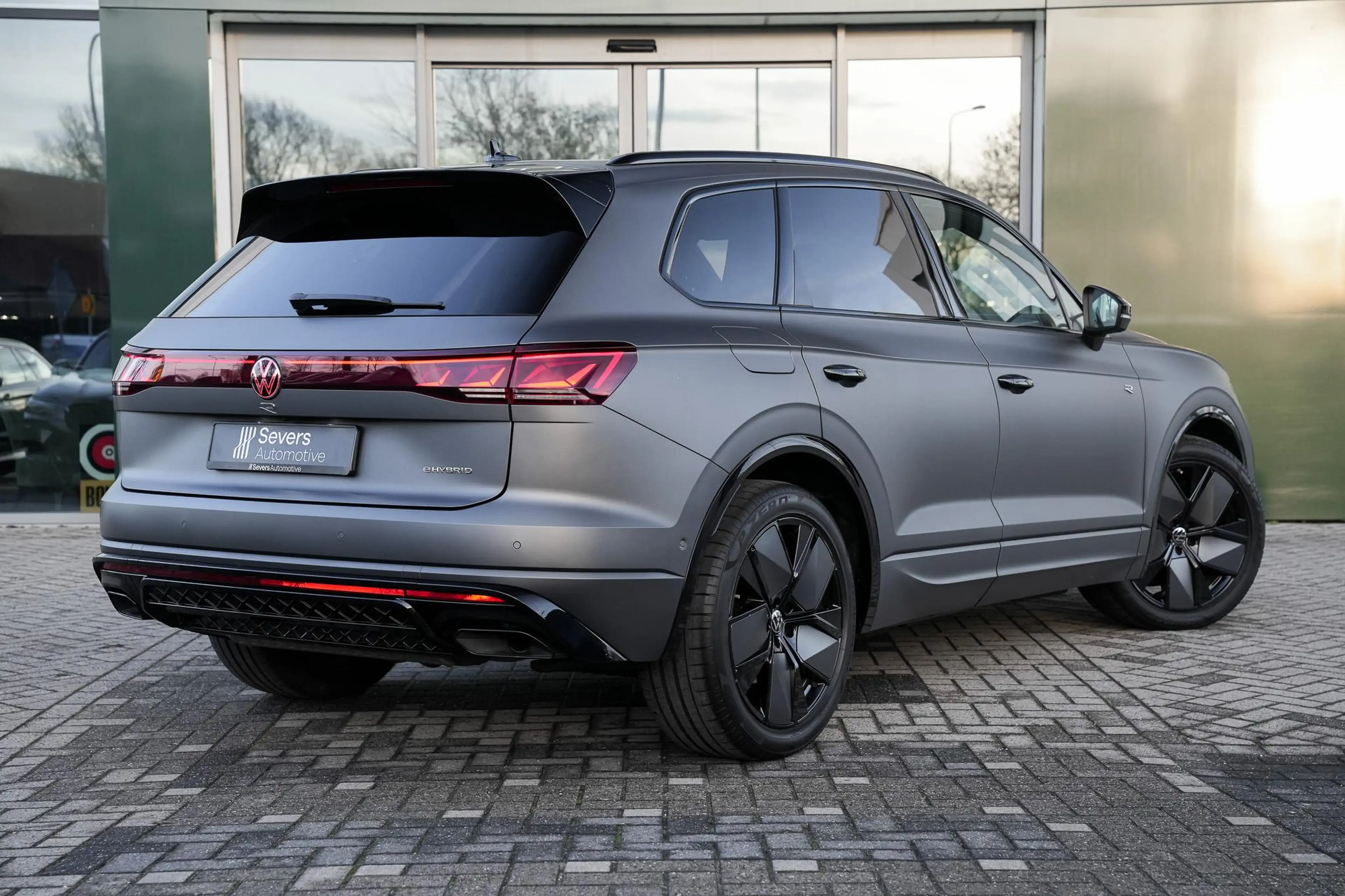 Volkswagen Touareg 3.0 TSi eHybrid 4MOTION R design | Luchtvering | P — photo 2