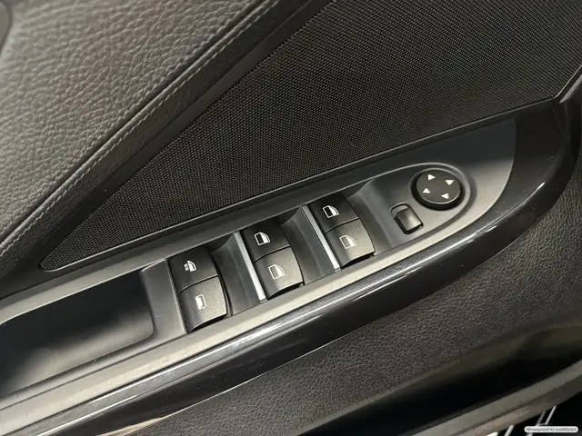 BMW 6 Series view 13
