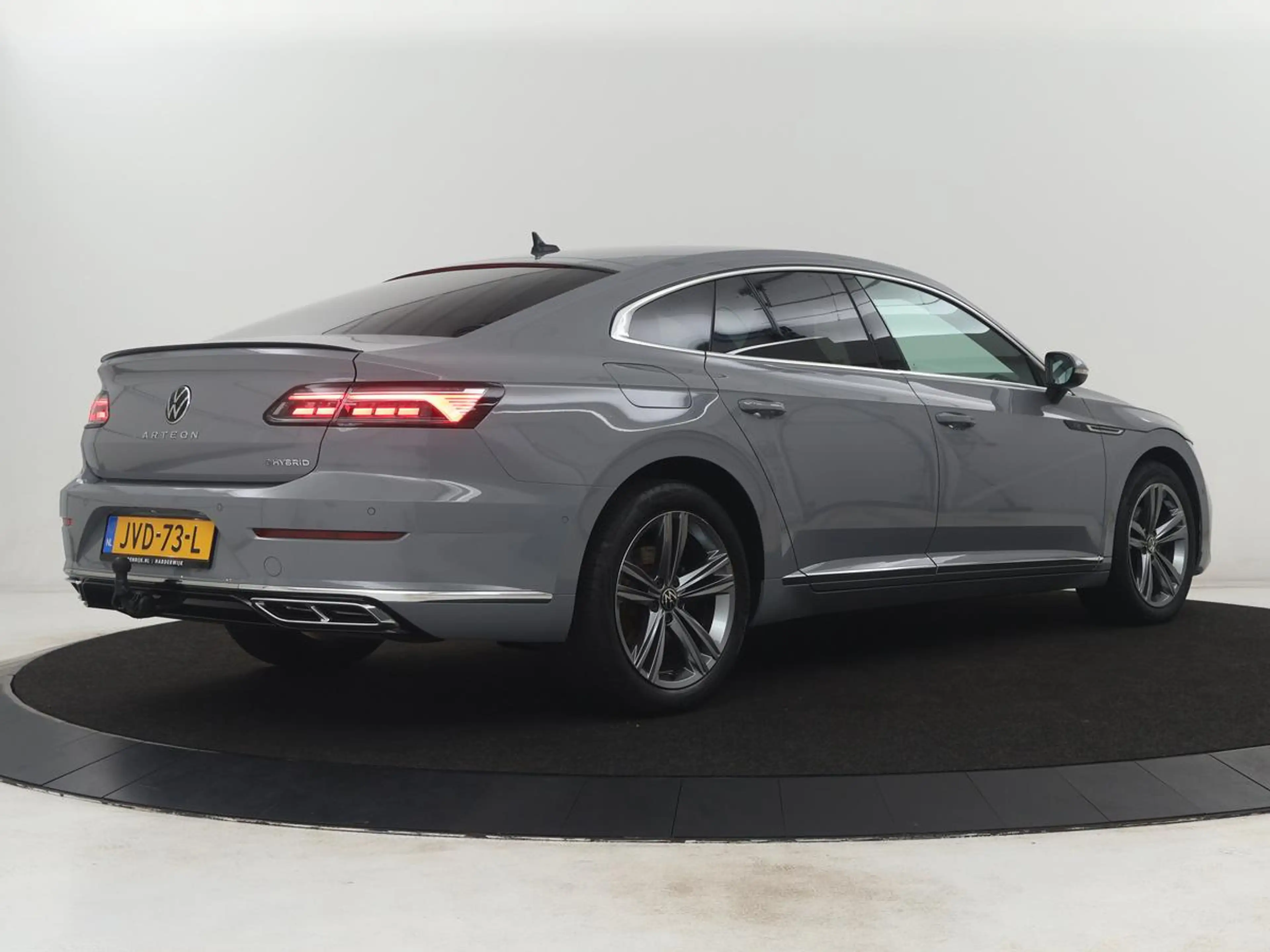 Volkswagen Arteon 1.4 TSI eHybrid R-Line Business+ — photo 43