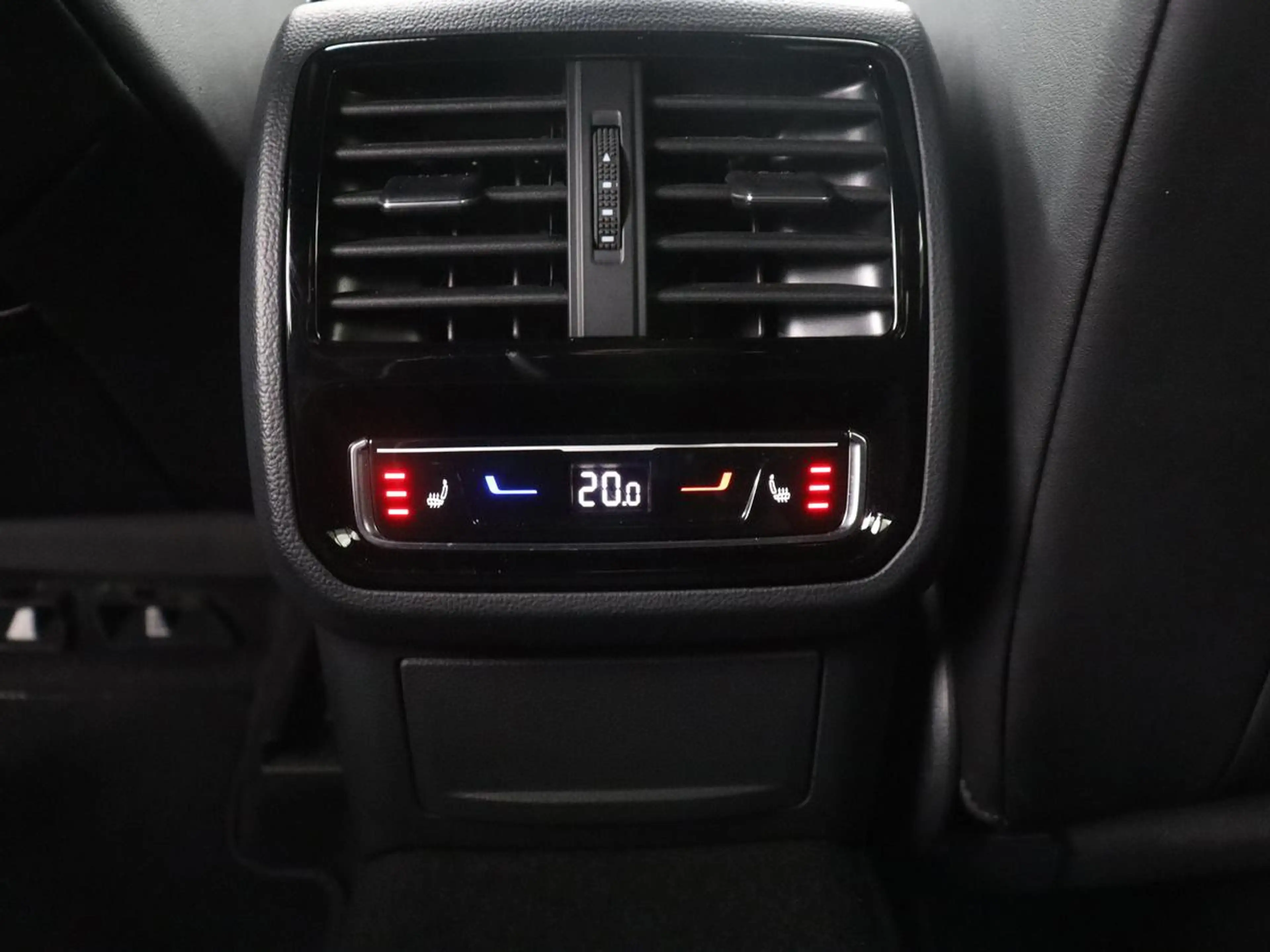 Volkswagen Arteon 1.4 TSI eHybrid R-Line Business+ — photo 9