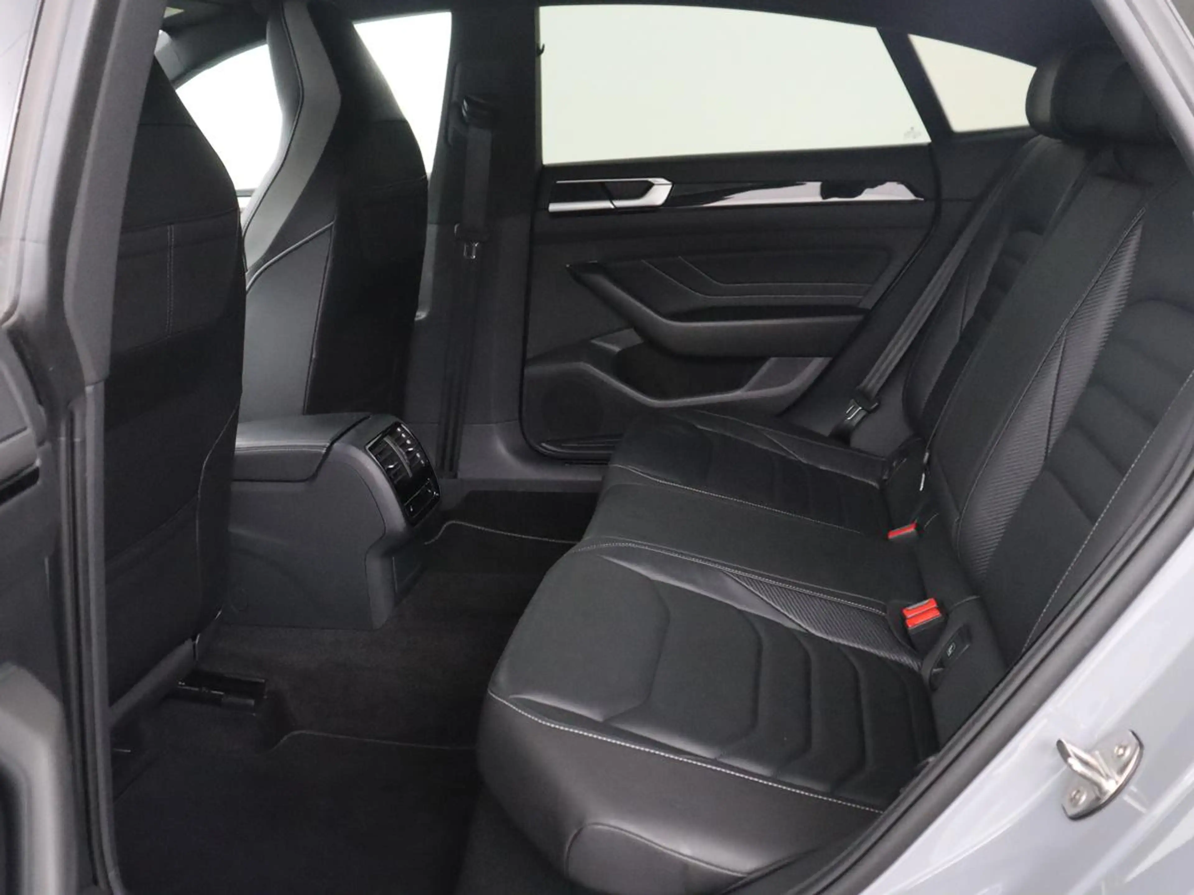 Volkswagen Arteon 1.4 TSI eHybrid R-Line Business+ — photo 10