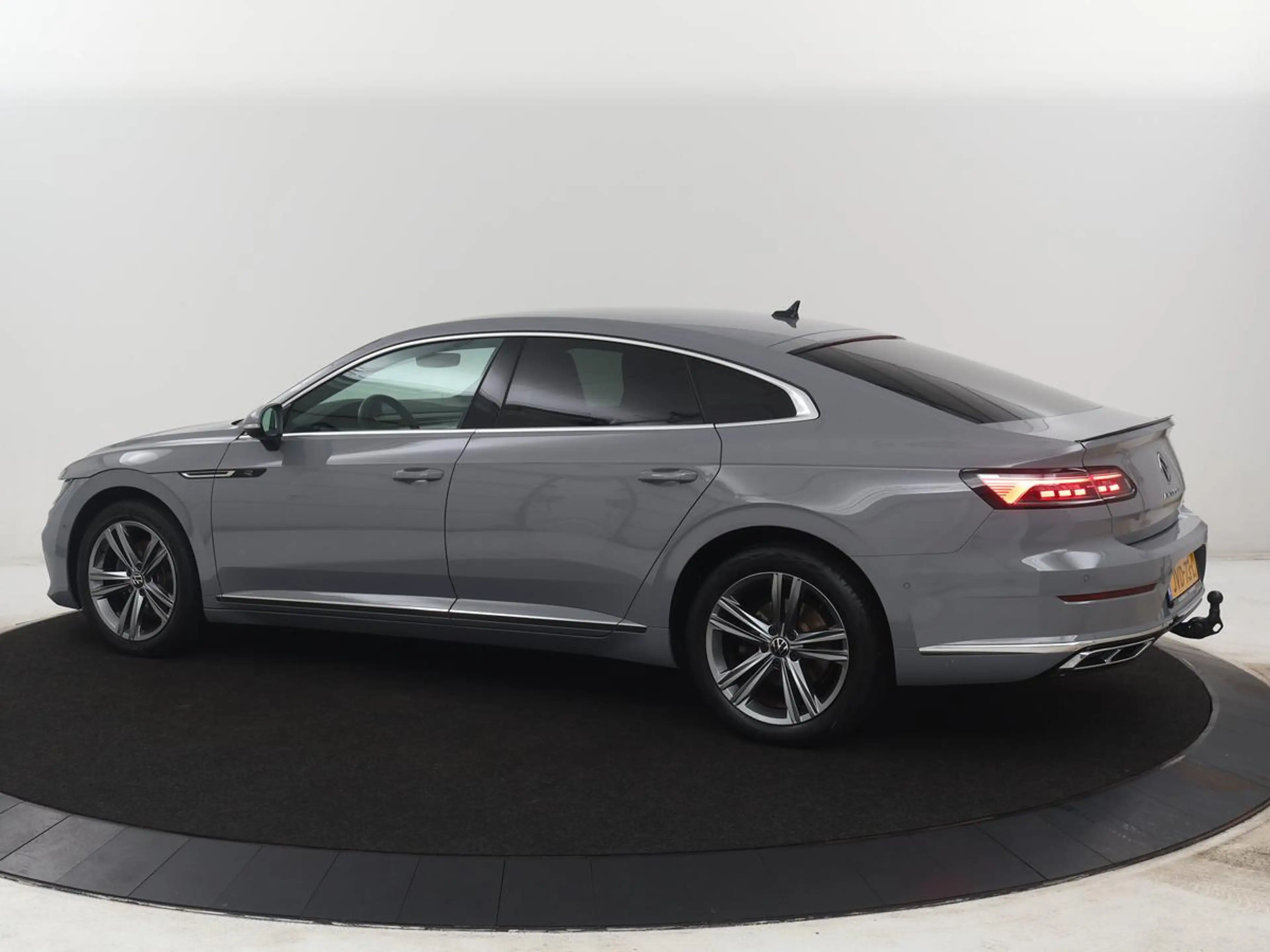 Volkswagen Arteon 1.4 TSI eHybrid R-Line Business+ — photo 2