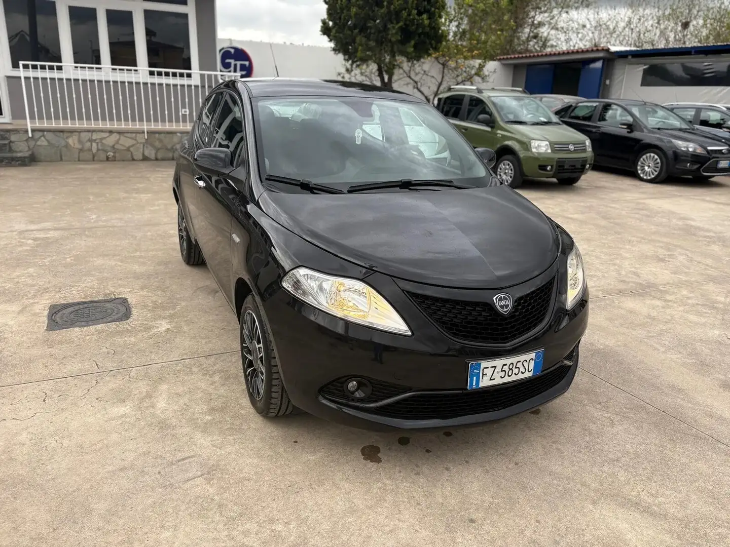 Lancia Ypsilon 1.2 69 CV 5 porte GPL Ecochic Gold Nero - 2