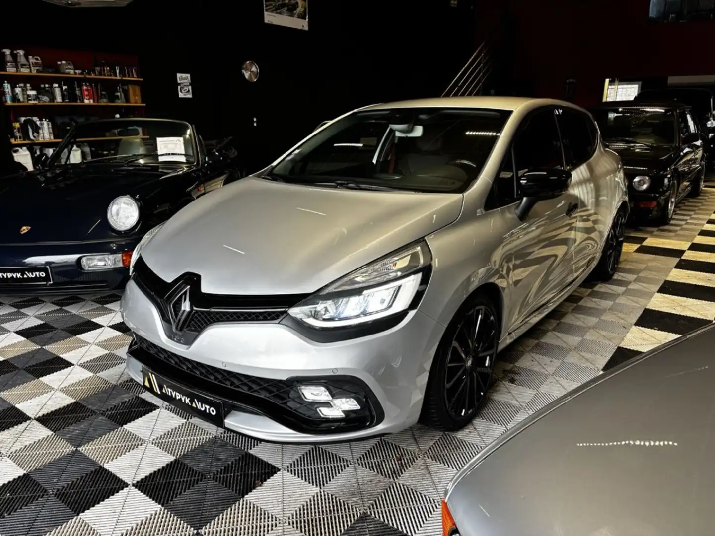 Renault Clio IV Trophy 220ch Edc Grau - 1