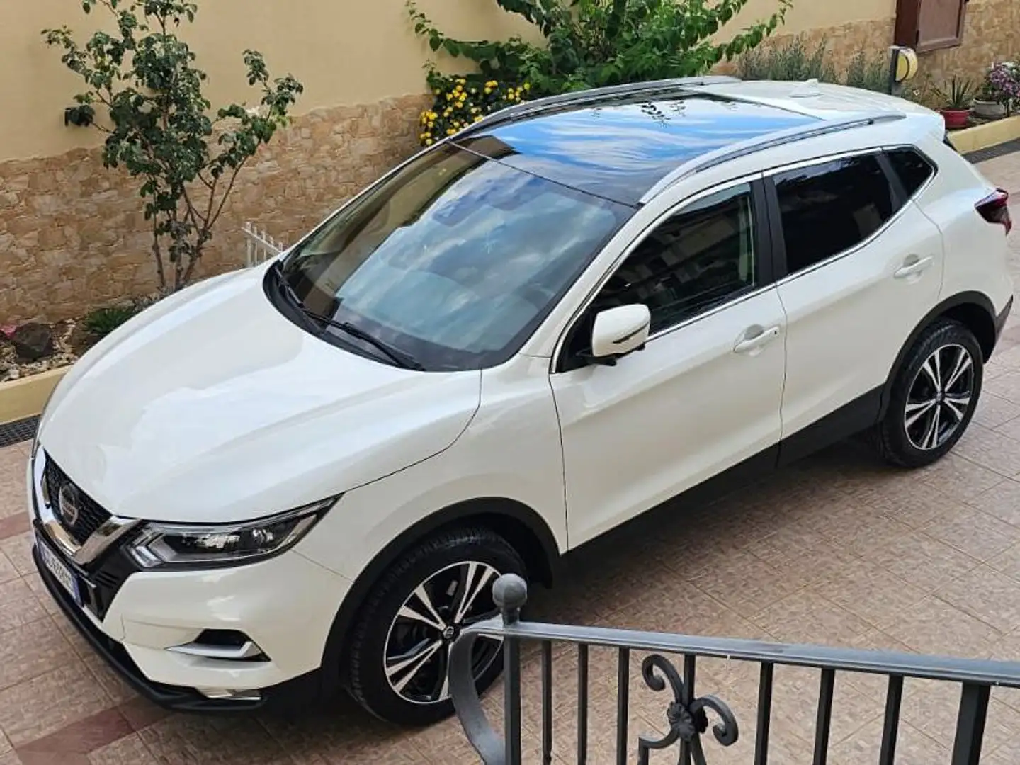 Nissan Qashqai Qashqai II 2017 1.5 dci N-Tec Start 115cv Bianco - 2