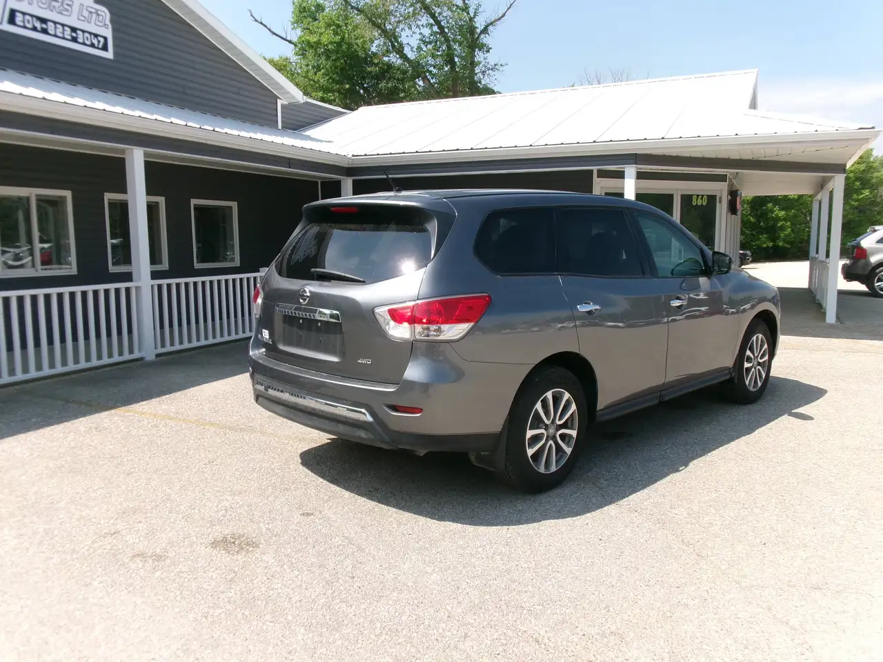 Nissan Pathfinder снимка Nissan Pathfinder