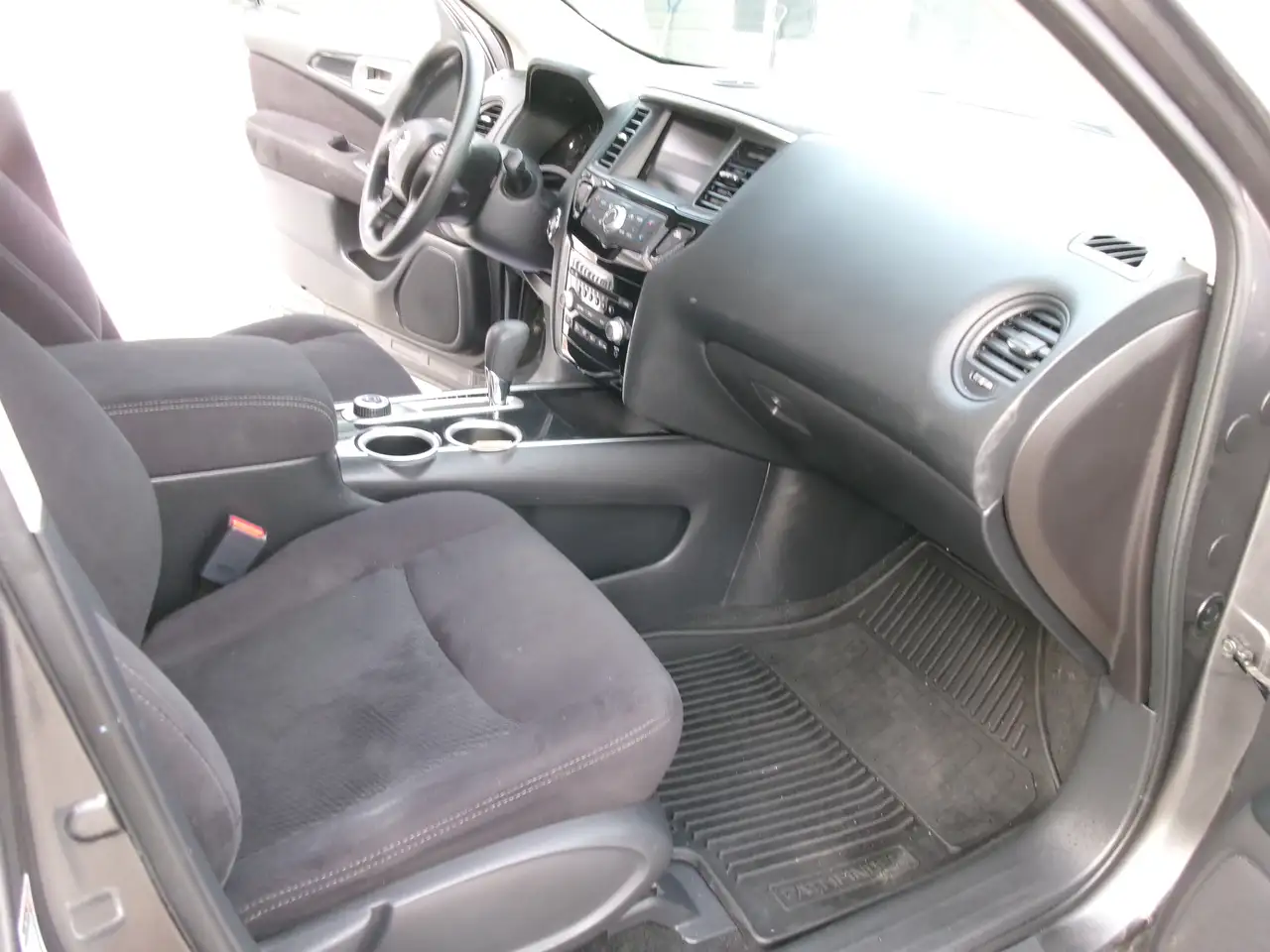 Nissan Pathfinder снимка Nissan Pathfinder