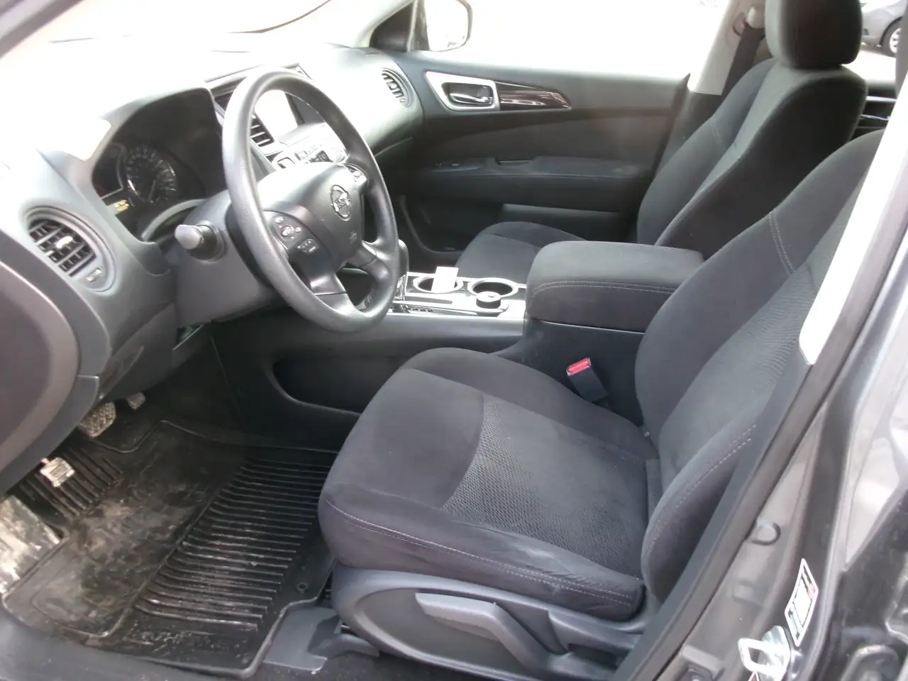 Nissan Pathfinder снимка Nissan Pathfinder