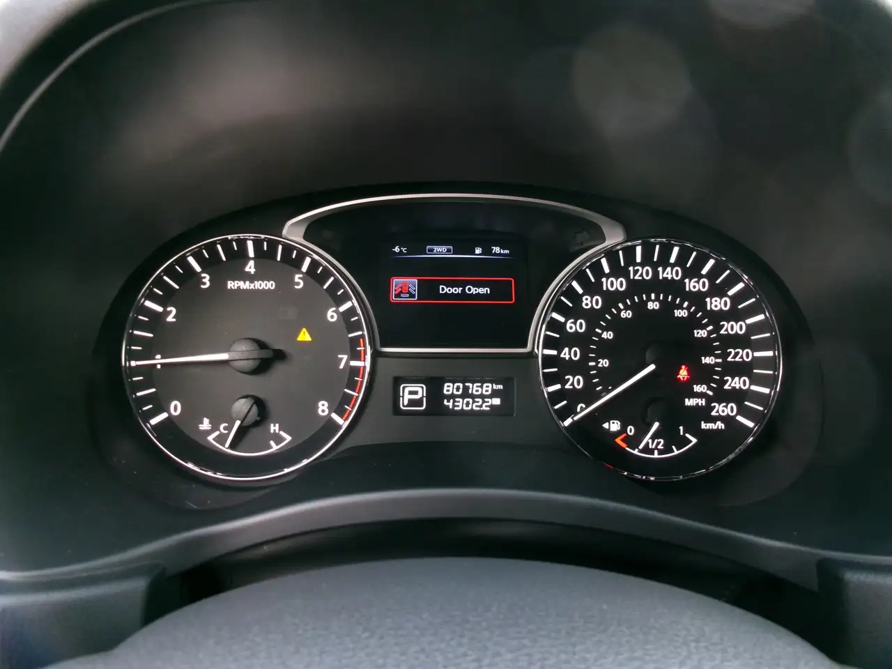 Nissan Pathfinder снимка Nissan Pathfinder