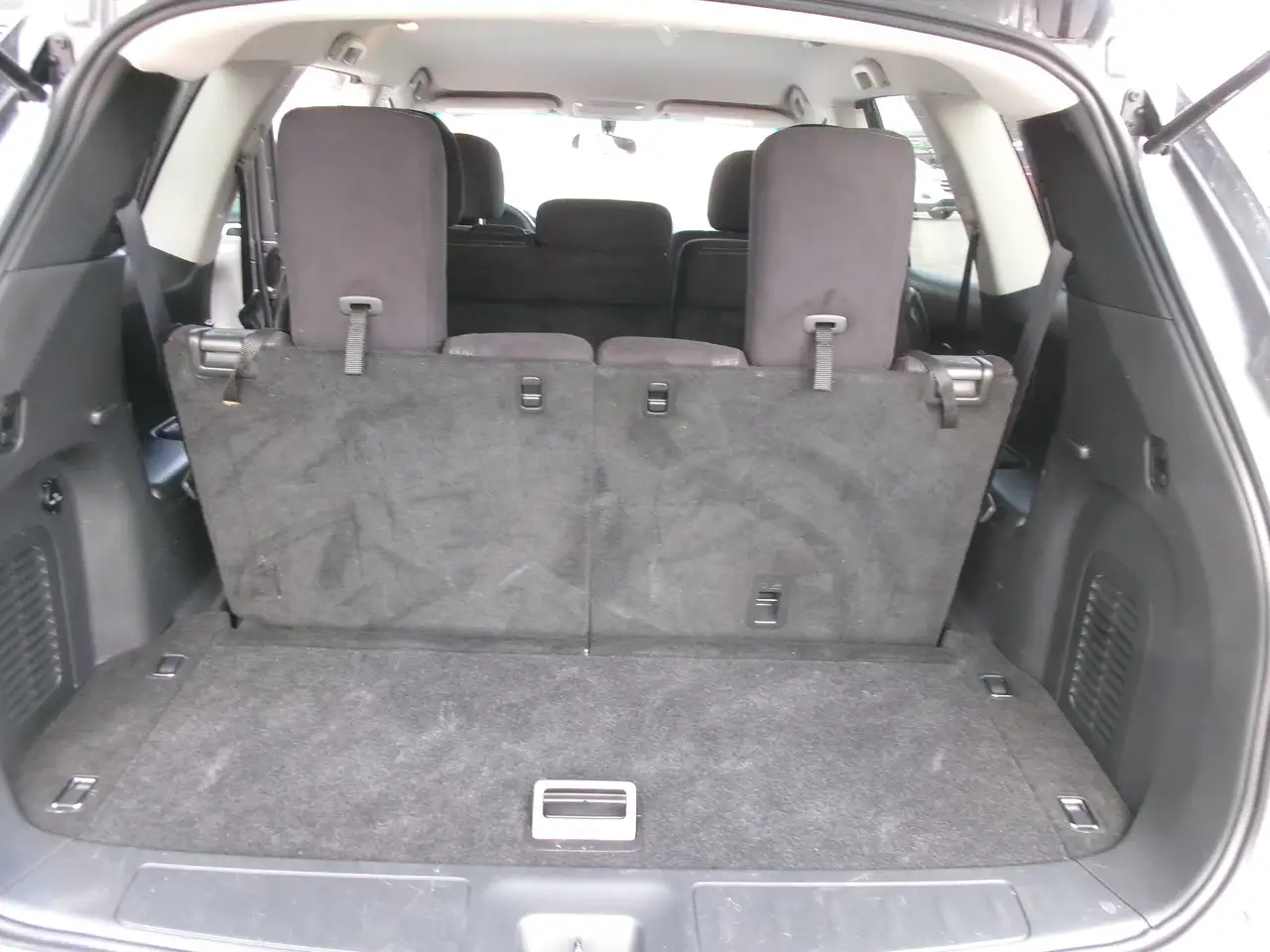 Nissan Pathfinder снимка Nissan Pathfinder