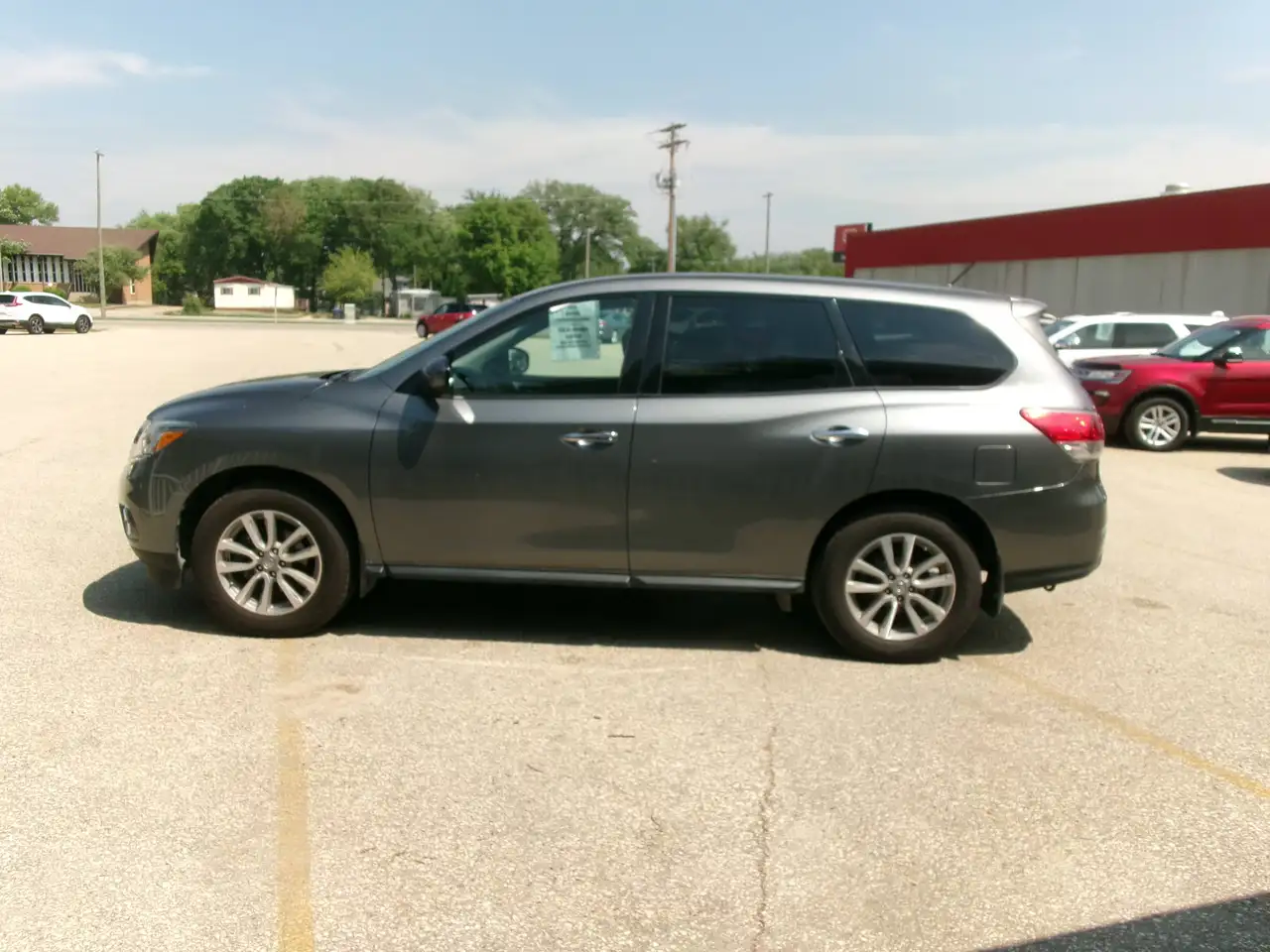 Nissan Pathfinder снимка Nissan Pathfinder