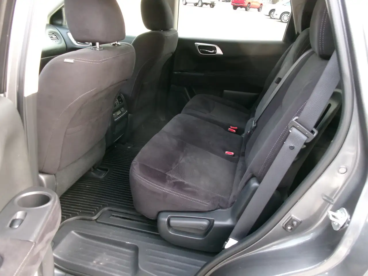 Nissan Pathfinder снимка Nissan Pathfinder