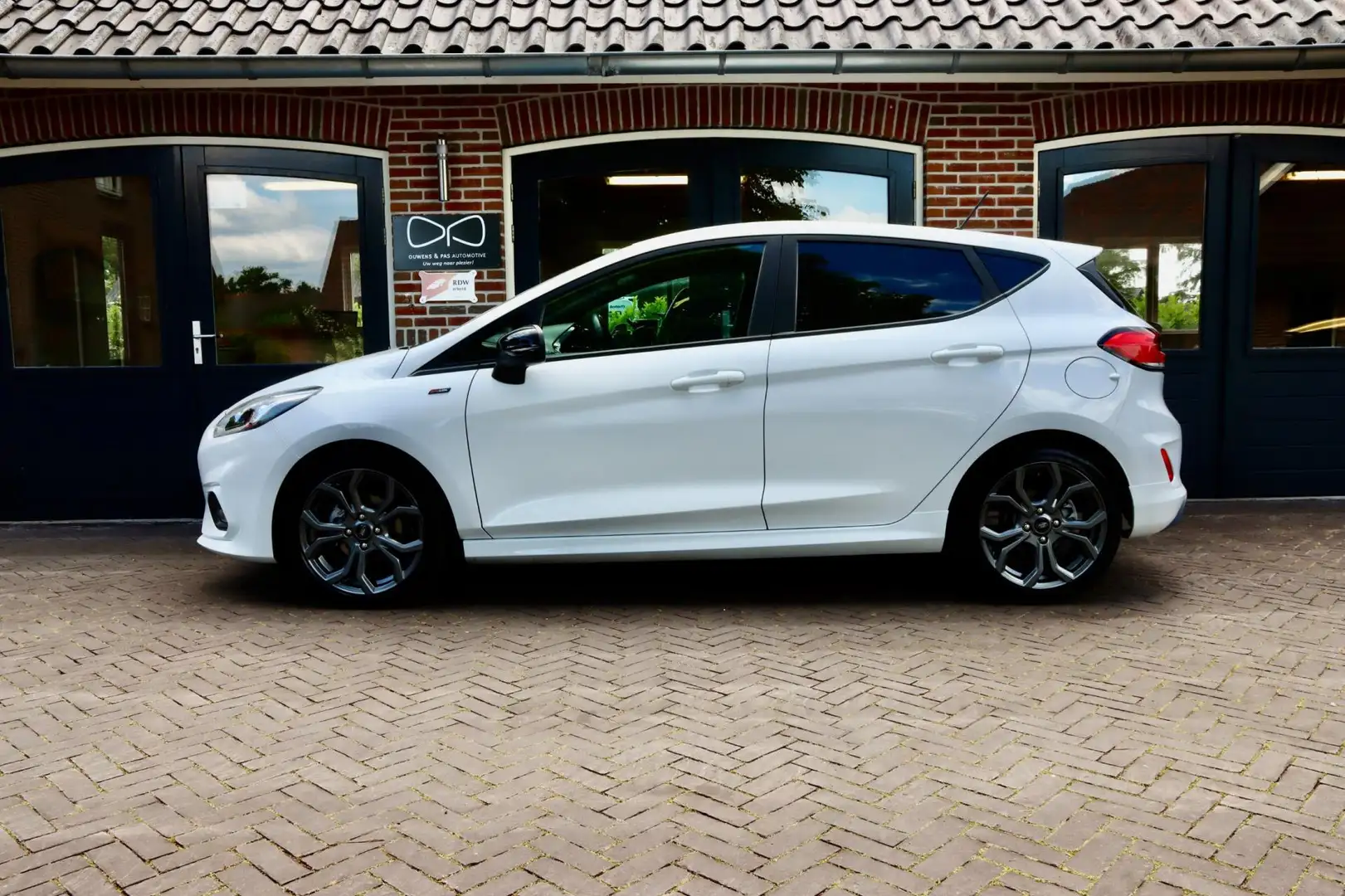 Ford Fiesta 1.0 EcoBoost ST-Line |NL AUTO | NAVIGATIE | CARPLA Wit - 2