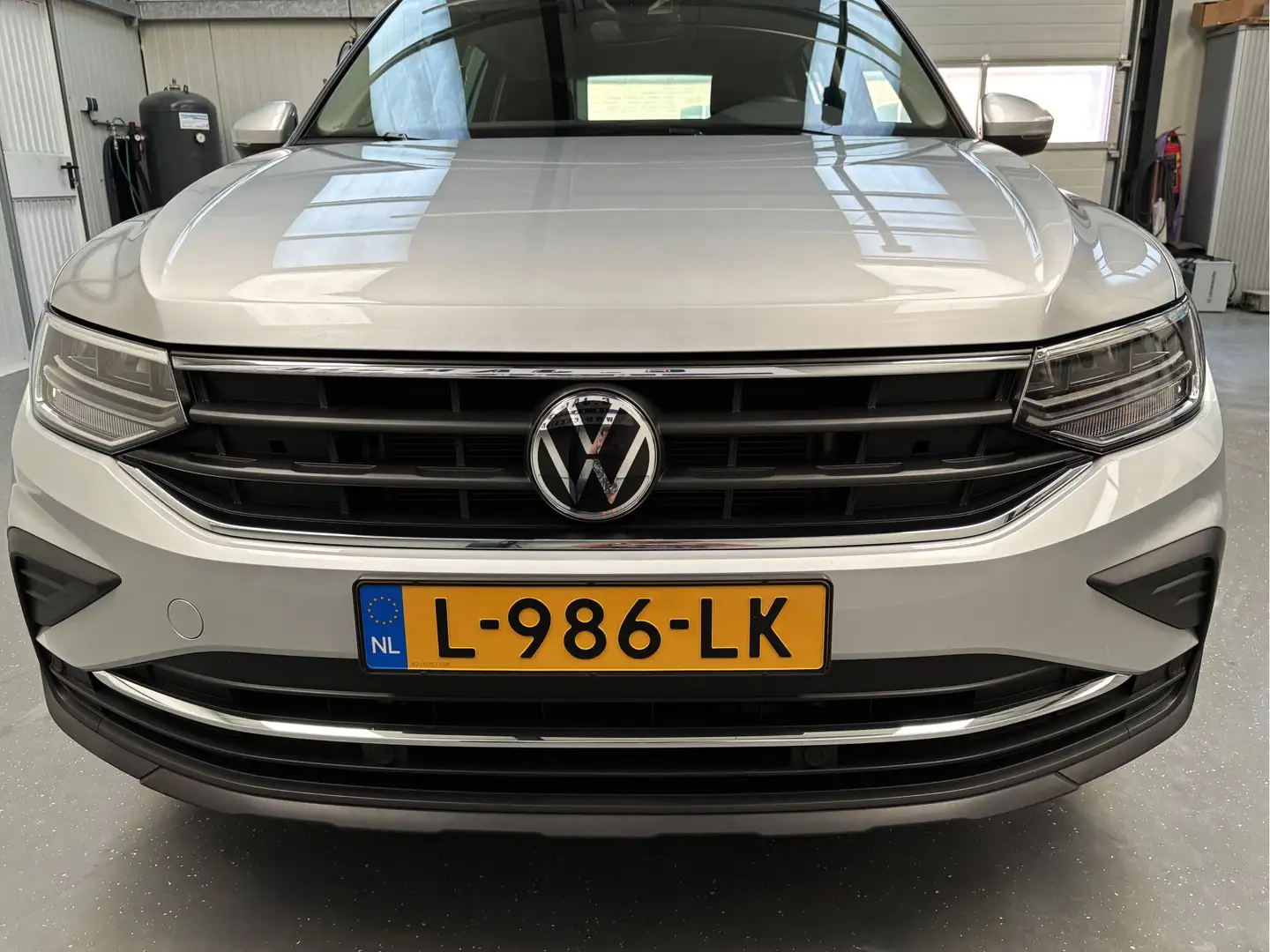 Volkswagen Tiguan 1.5 TSI Life 1e EIGENAAR !!!! Grijs - 2