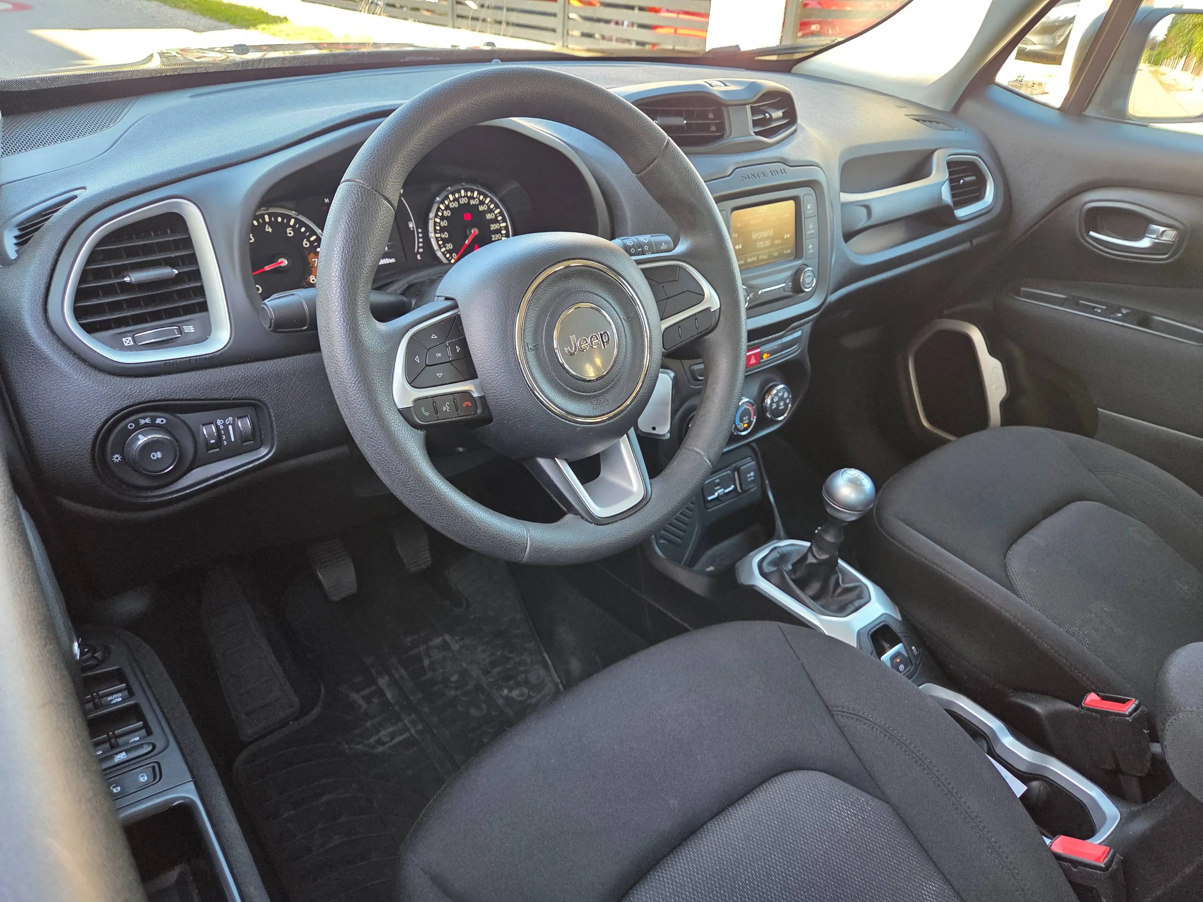 Jeep Renegade 1,6 Benzin Sport FWD — photo 15