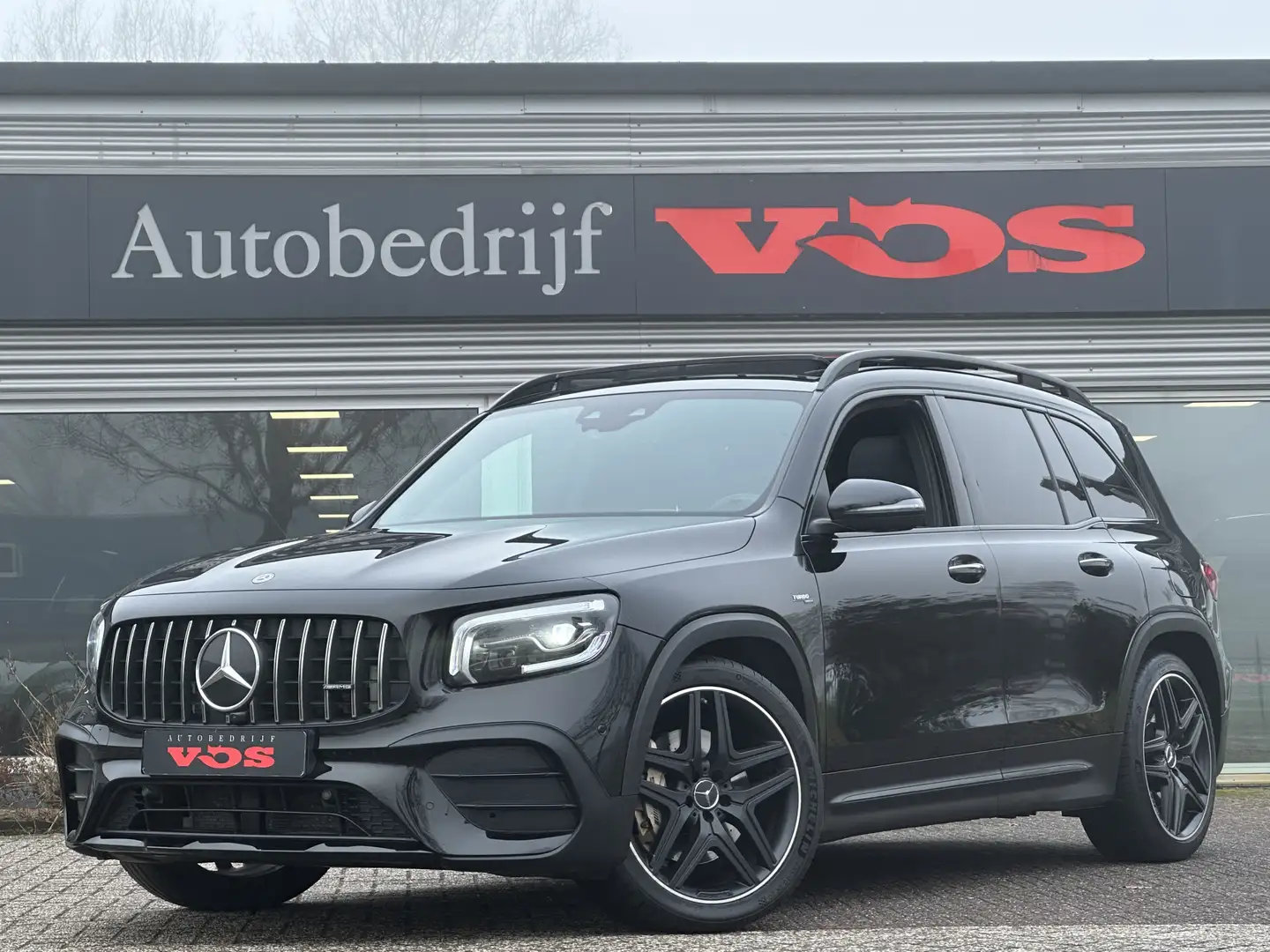 Mercedes-Benz GLB 35 AMG 4MATIC | Panodak | Burmester | Trekhaak | 306 pk! Noir - 1