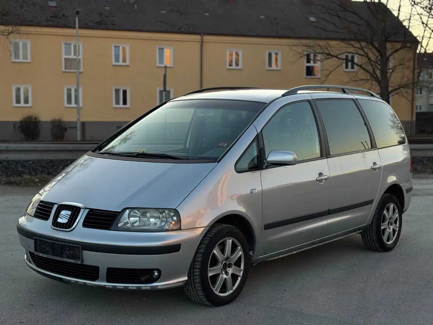SEAT Alhambra Kids 1.9 TDI 131ps 7 Sitzer Climatronic Срібний - 1