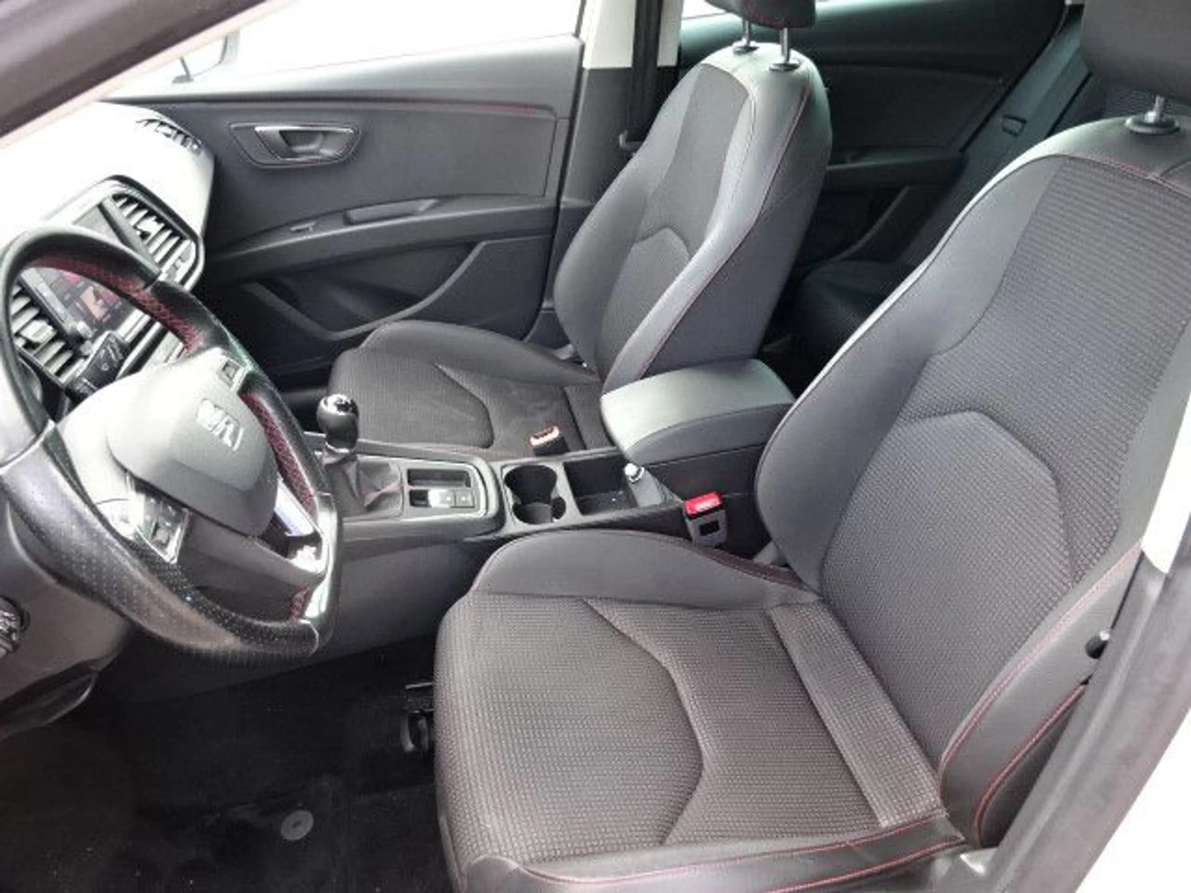 SEAT Leon 1.4 TSI 92kW Start&Stop FR--LED--Navi--SHZ — photo 8