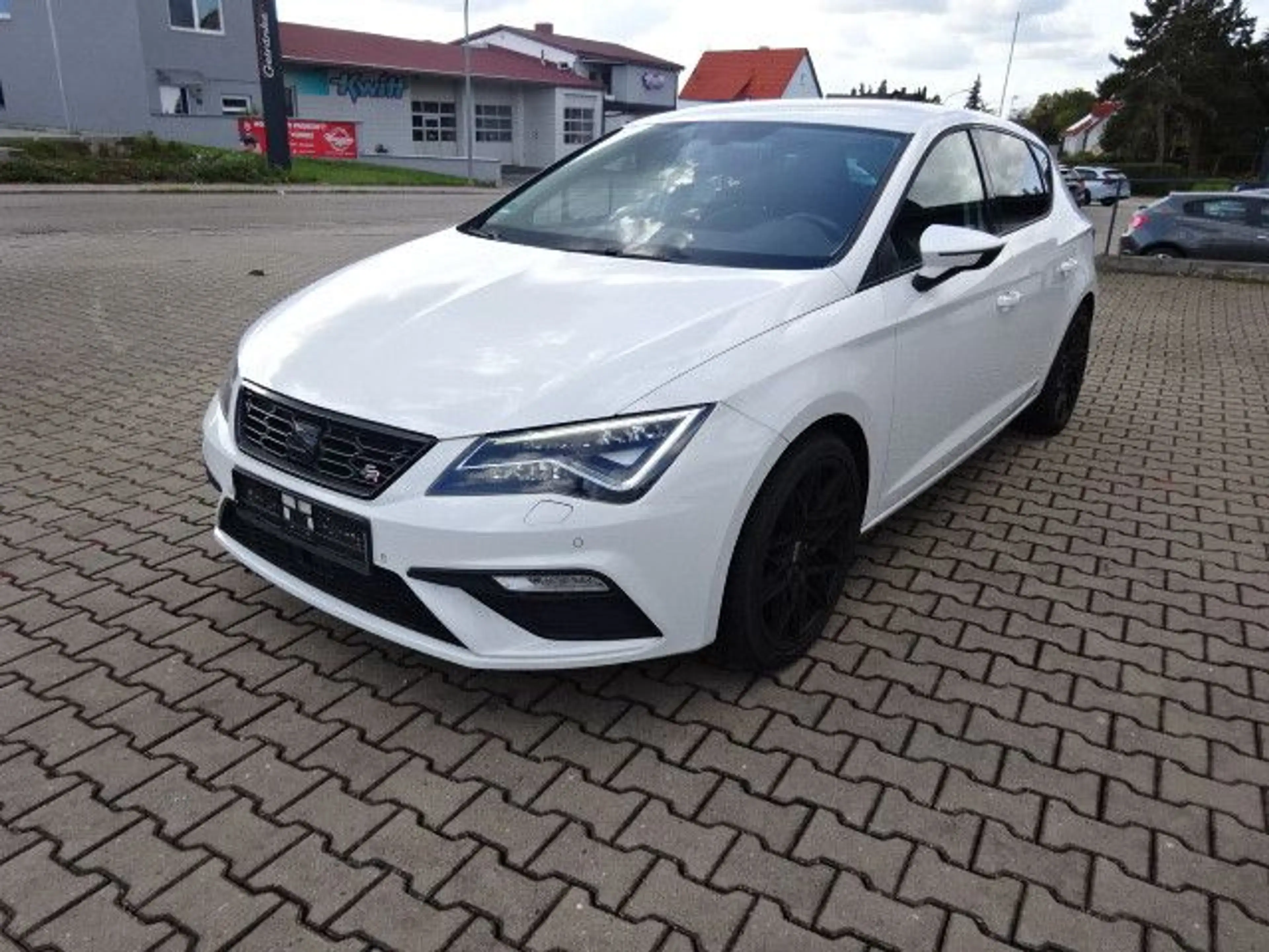 SEAT Leon 1.4 TSI 92kW Start&Stop FR--LED--Navi--SHZ — photo 2