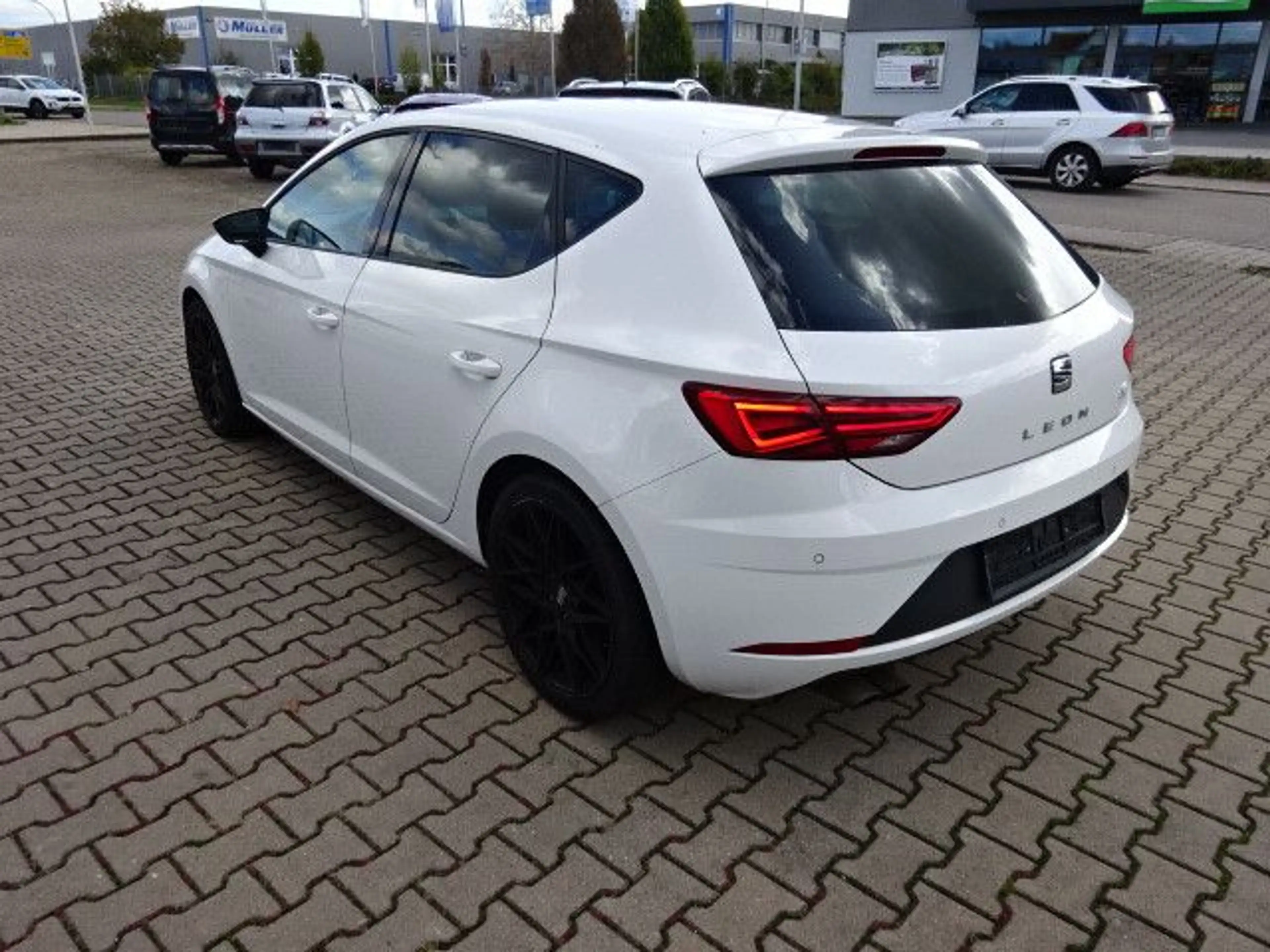 SEAT Leon 1.4 TSI 92kW Start&Stop FR--LED--Navi--SHZ — photo 6