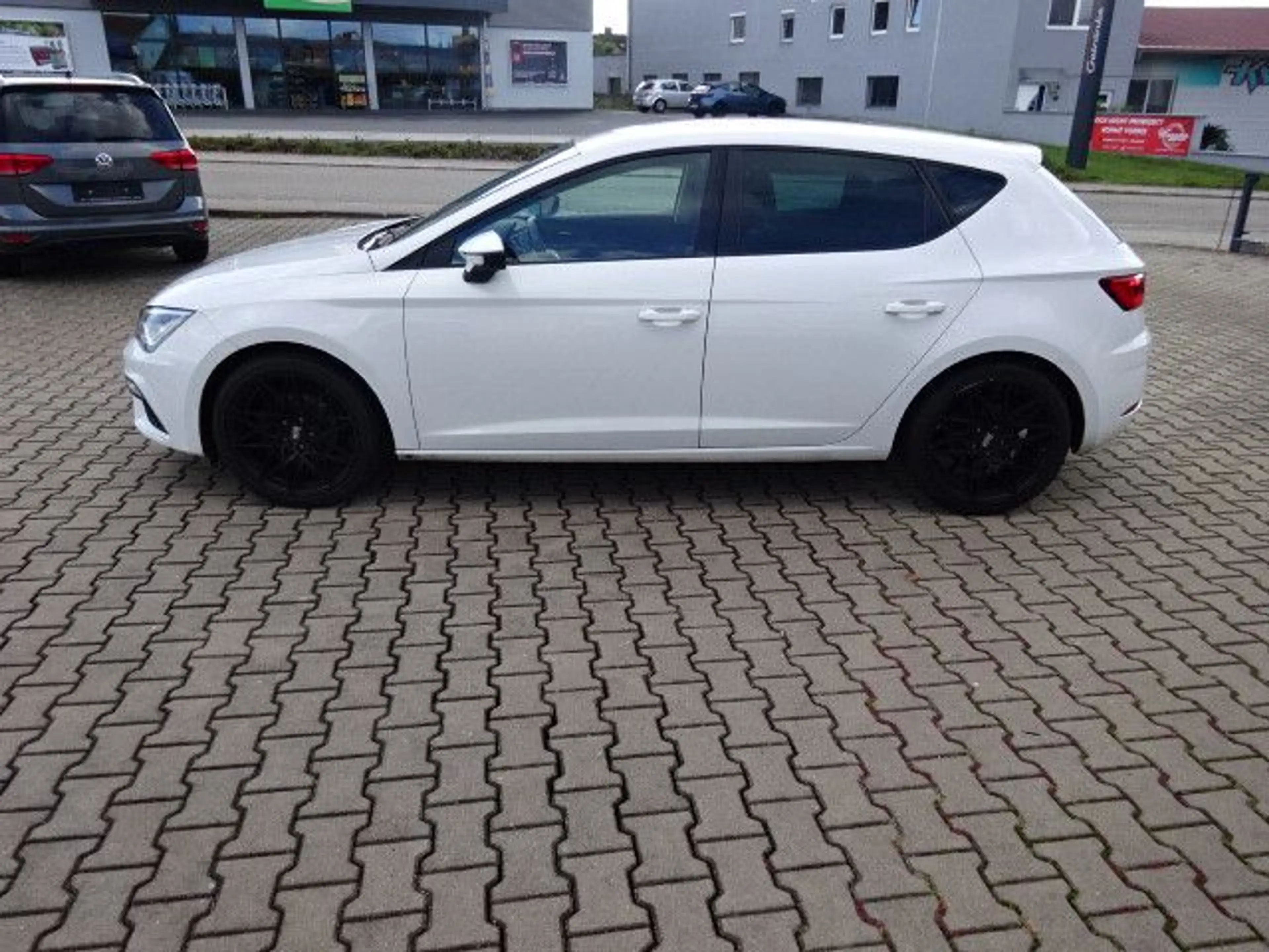 SEAT Leon 1.4 TSI 92kW Start&Stop FR--LED--Navi--SHZ