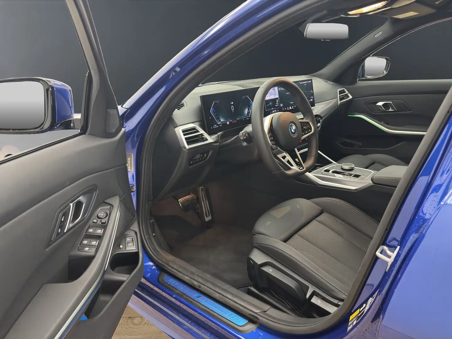 BMW 330 e xDrive Touring [M Sport, AHK, ACC, RFK, 18" LMR] Blau - 2