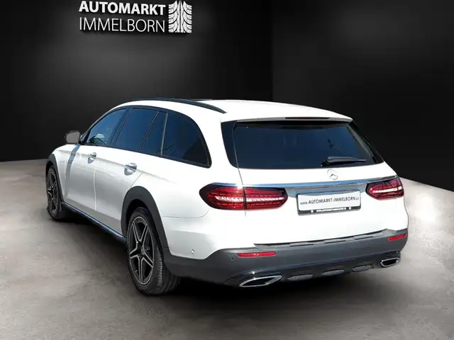 Mercedes-Benz E view 5
