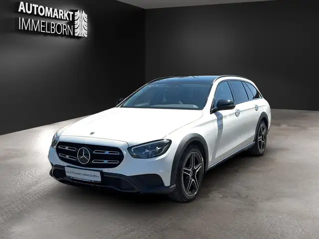Mercedes-Benz E view 3