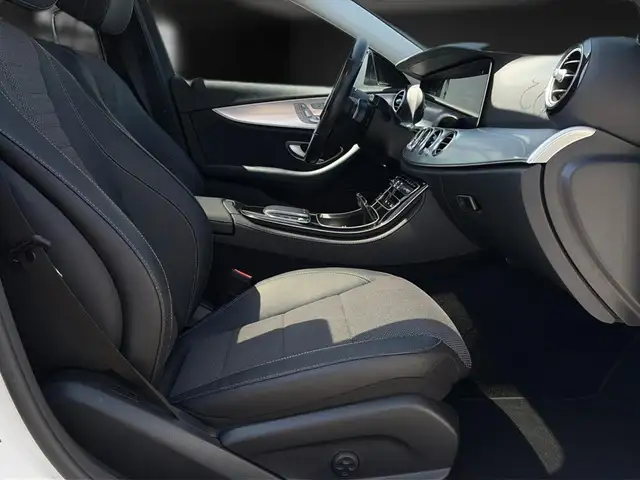 Mercedes-Benz E view 15