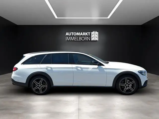 Mercedes-Benz E view 11