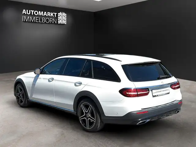 Mercedes-Benz E view 6
