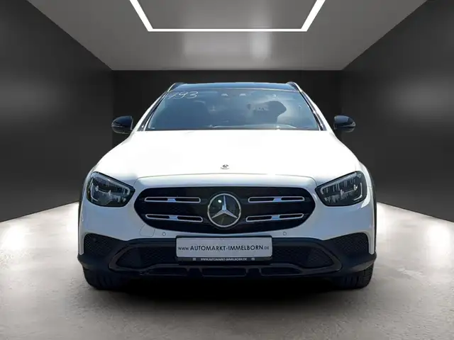 Mercedes-Benz E view 9