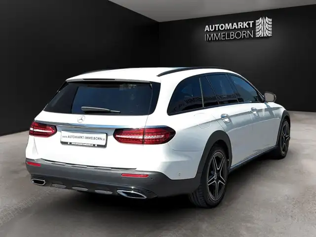 Mercedes-Benz E view 7
