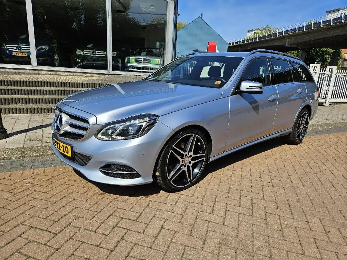 Mercedes-Benz E 250 Estate Ambition Avantgarde Grau - 2