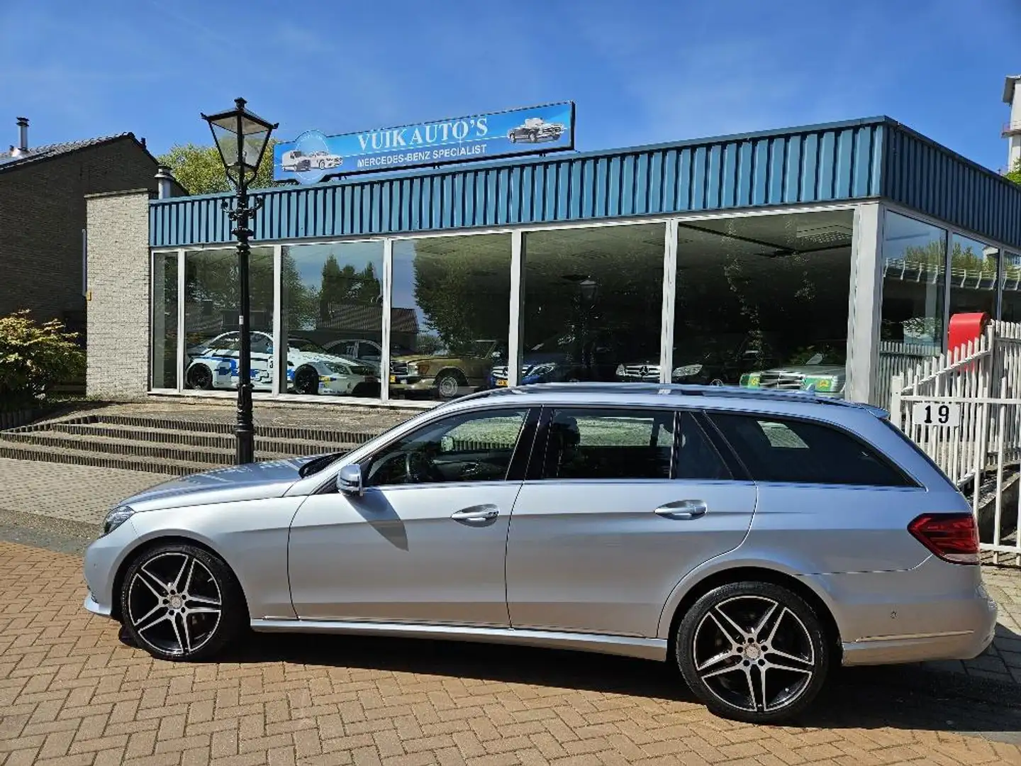 Mercedes-Benz E 250 Estate Ambition Avantgarde Grau - 1