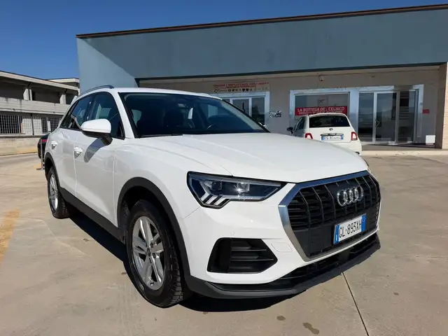 Audi Q3 45 1.4 tfsi e Business s-tronic