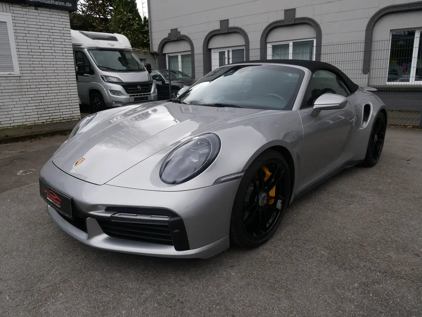 Porsche 992 Turbo S Cabriolet Matrix Lift Burm SpurKeyGo360Kam Grau - 1