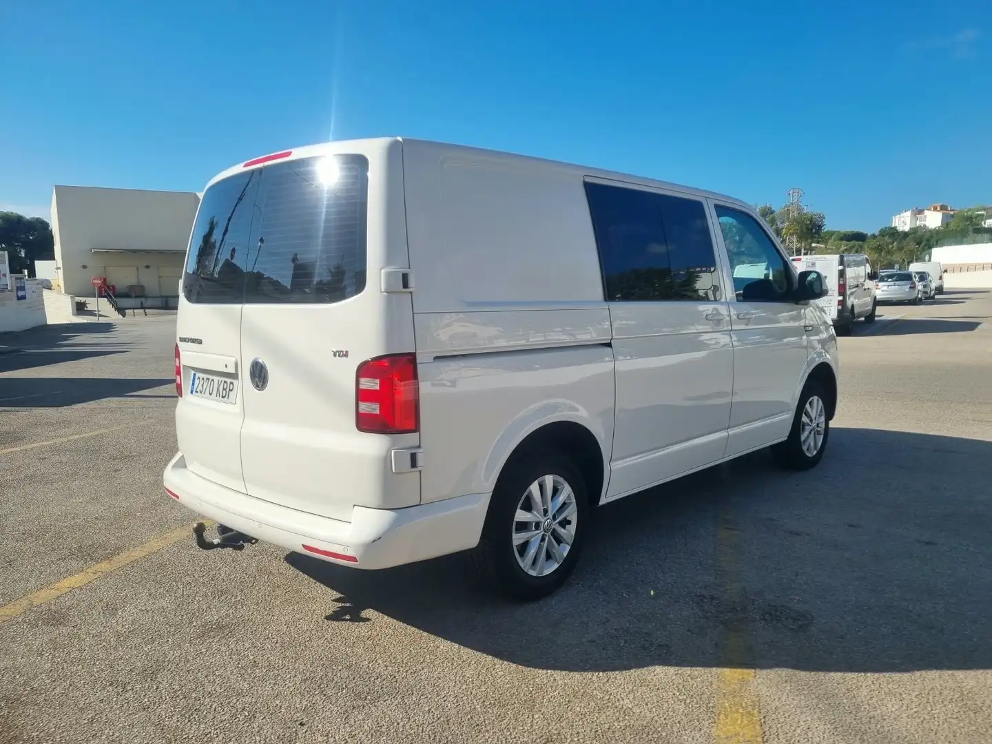 Volkswagen Transporter Kombi T6 - 2
