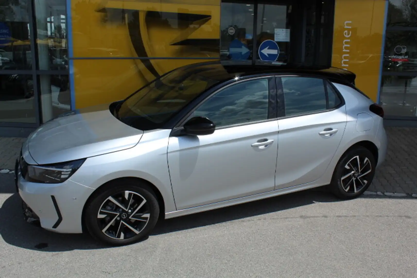 Opel Corsa 1,2 Direct Injection Turbo Euro 6.4 GS Aut. Silber - 1
