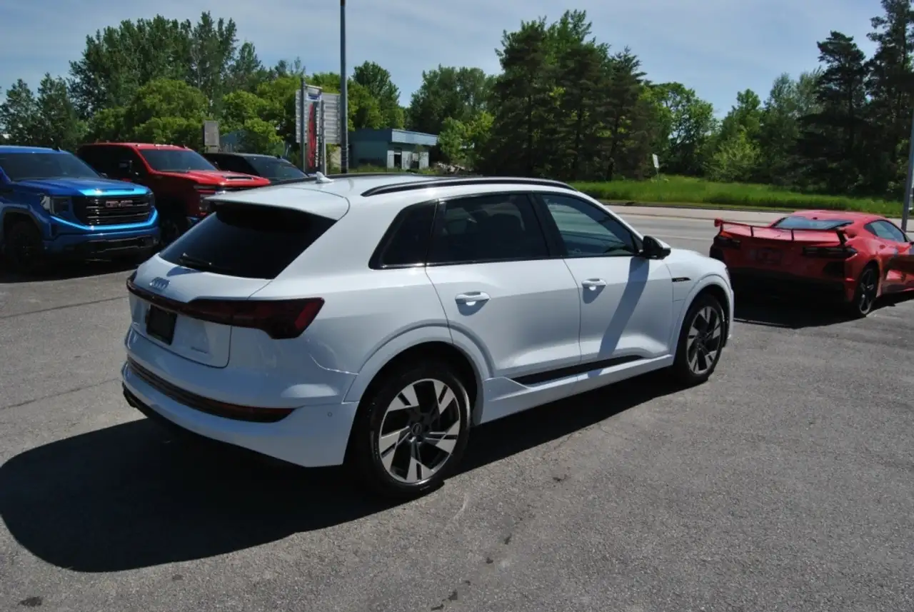 Audi e-tron photo Audi e-tron