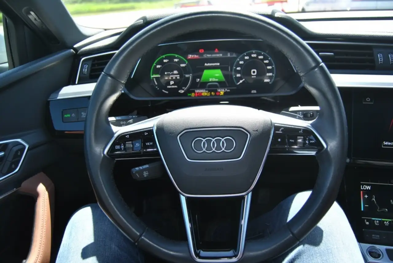 Audi e-tron photo Audi e-tron