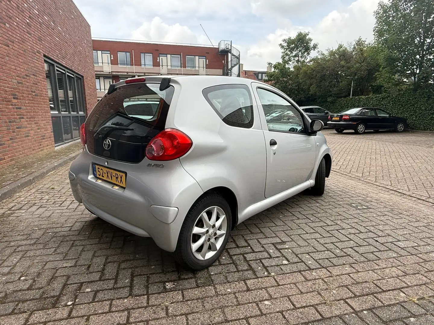 Toyota Aygo 1.0-12V/APK/LM velgen//NAP 150.000 kilom/stuur.k Grijs - 2