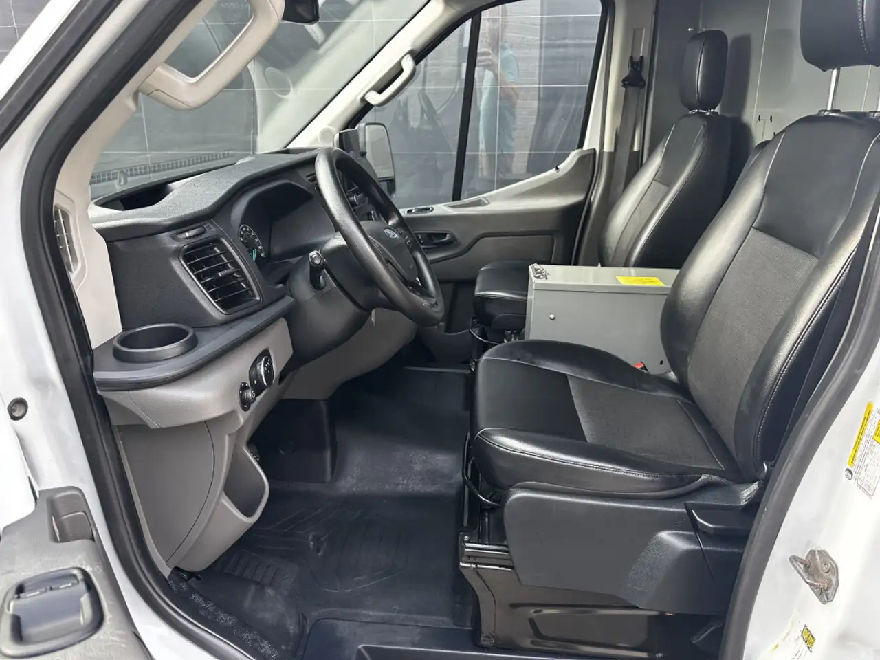 Ford Transit Cargo Van снимка Ford Transit Cargo Van