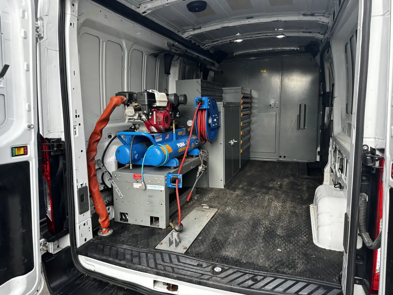 Ford Transit Cargo Van снимка Ford Transit Cargo Van